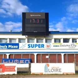 afficheur de score doté d'un bandeau vidéo LED pour un stade de rugby