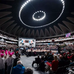 match d'ouverture de LDLC ASVEL Féminin au Palais des Sports de Lyon Gerland avec écran vidéo et afficheurs de score Stramatel