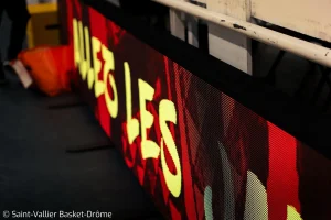 Tours de terrain vidéo LED au complexe sportif de Saint Vallier Basket Drôme