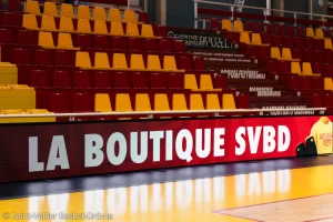 Tours de terrain vidéo LED au complexe sportif de Saint Vallier Basket Drôme