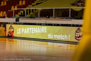 Tours de terrain vidéo LED au complexe sportif de Saint Vallier Basket Drôme